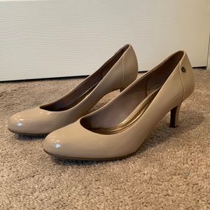 Nude Pumps